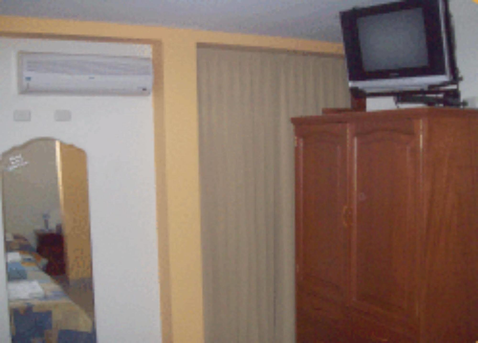 Julio Cesar Hotel Posadas Dış mekan fotoğraf